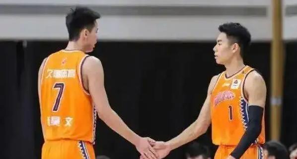 广东男篮|广东四老后继有人，戴昊9失误破纪录，添荣完胜郭昊文