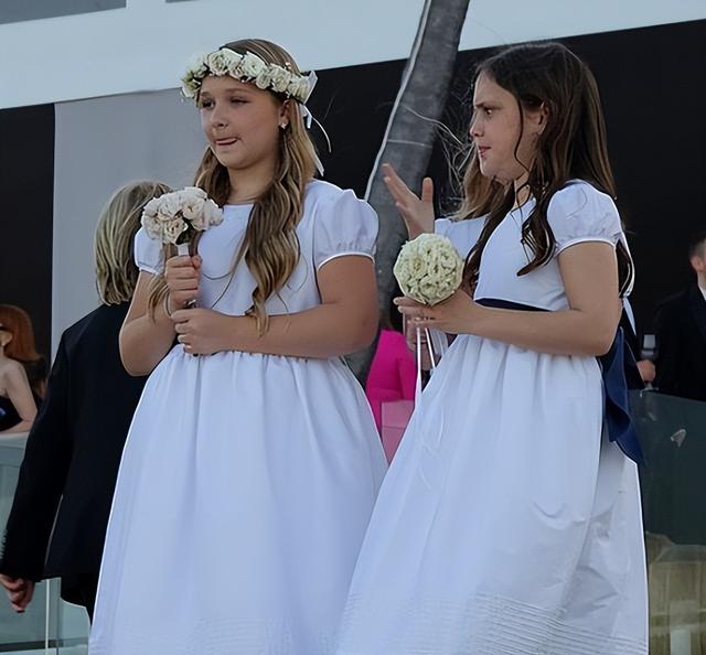 哈珀·贝克汉姆|小七又漂亮了!个头猛涨,与妈妈同框不逊色,青春期发育明显