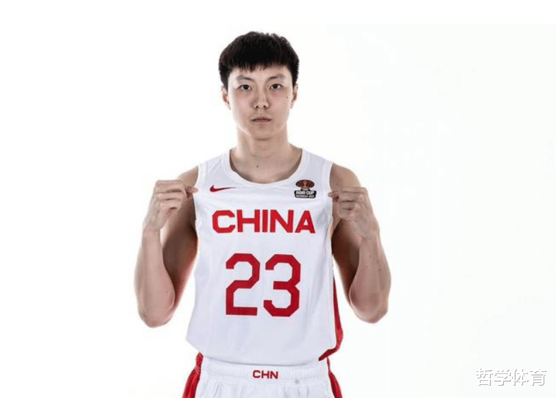 中国男篮|中国男篮官宣！亚洲杯12人参赛名单出炉，周琦领衔，郭艾伦无缘