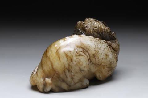 和田玉籽料|回流 舊藏和田玉籽料“老提油 瑞兽”