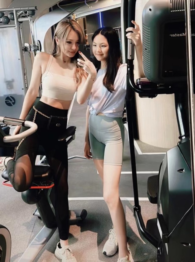 连衣裙 李湘给女儿请私教瘦身，王诗龄减重58斤，多张健身照曝光！