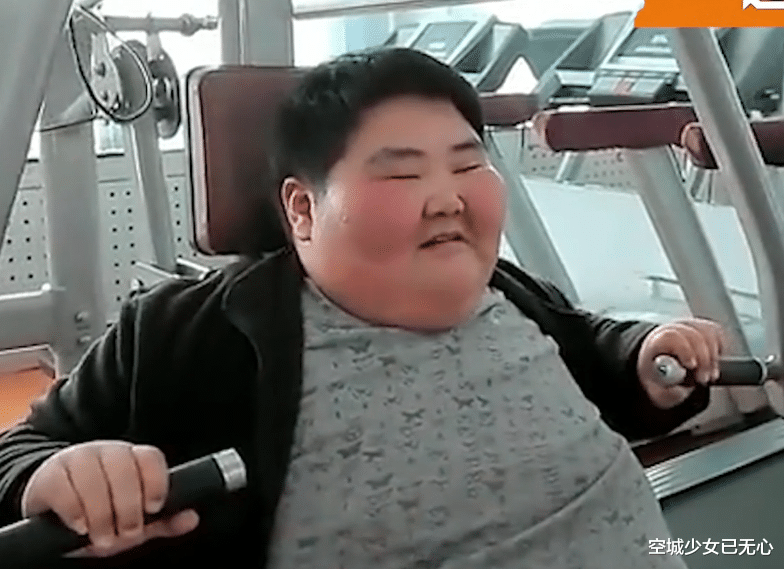 备孕 800斤夫妻为备孕生娃，一年减肥400斤，直言生下来是个胖子就掐死