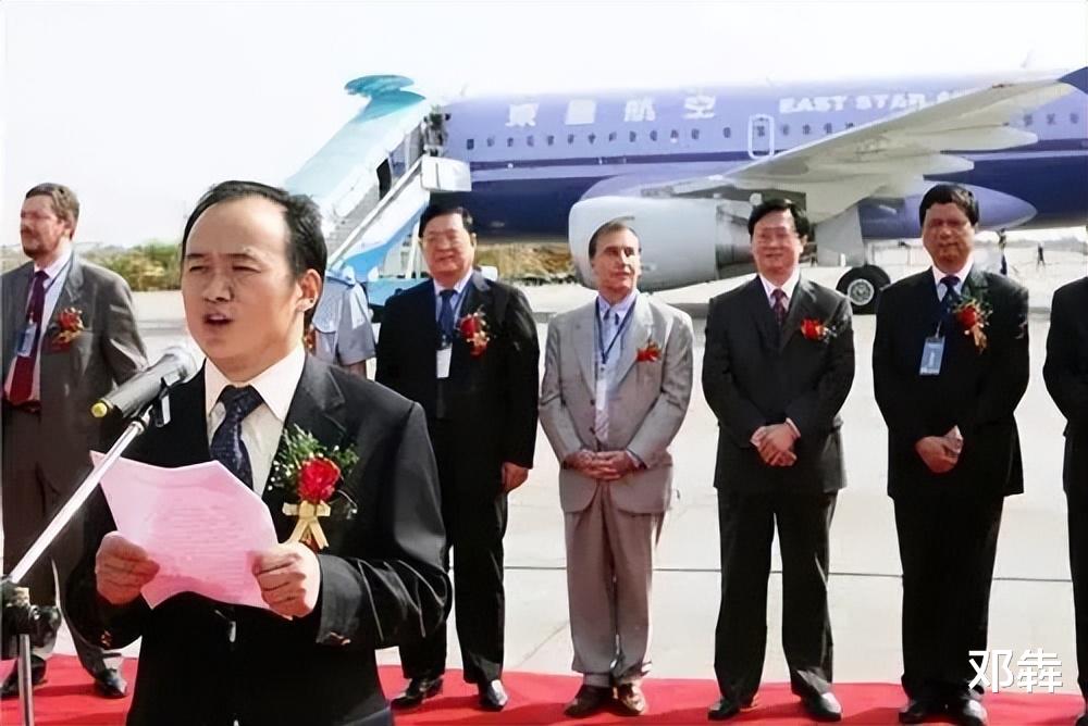 他,坐拥百亿身家,亲哥借钱却一毛不拔,家人重病也视而不见