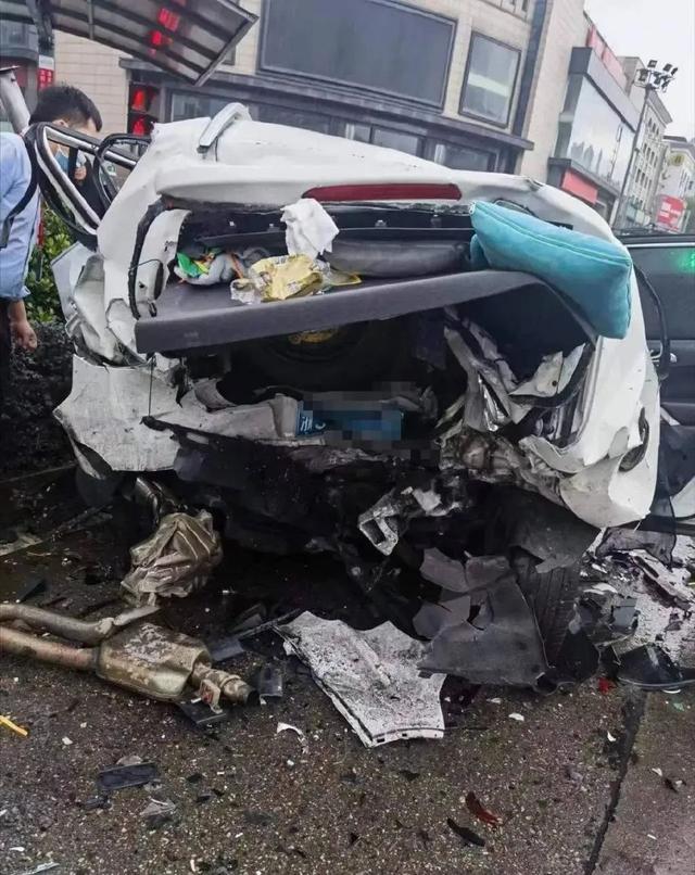 突发:连撞多车,浙江台州一特斯拉Model Y曝“突然加速”