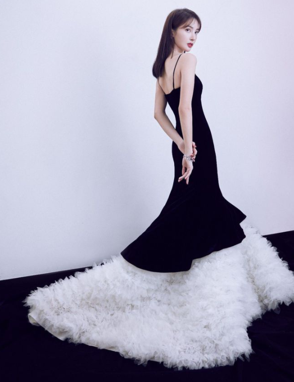 金晨|被称为小林志玲的金晨,拍戏不温不火,却是个时尚达人