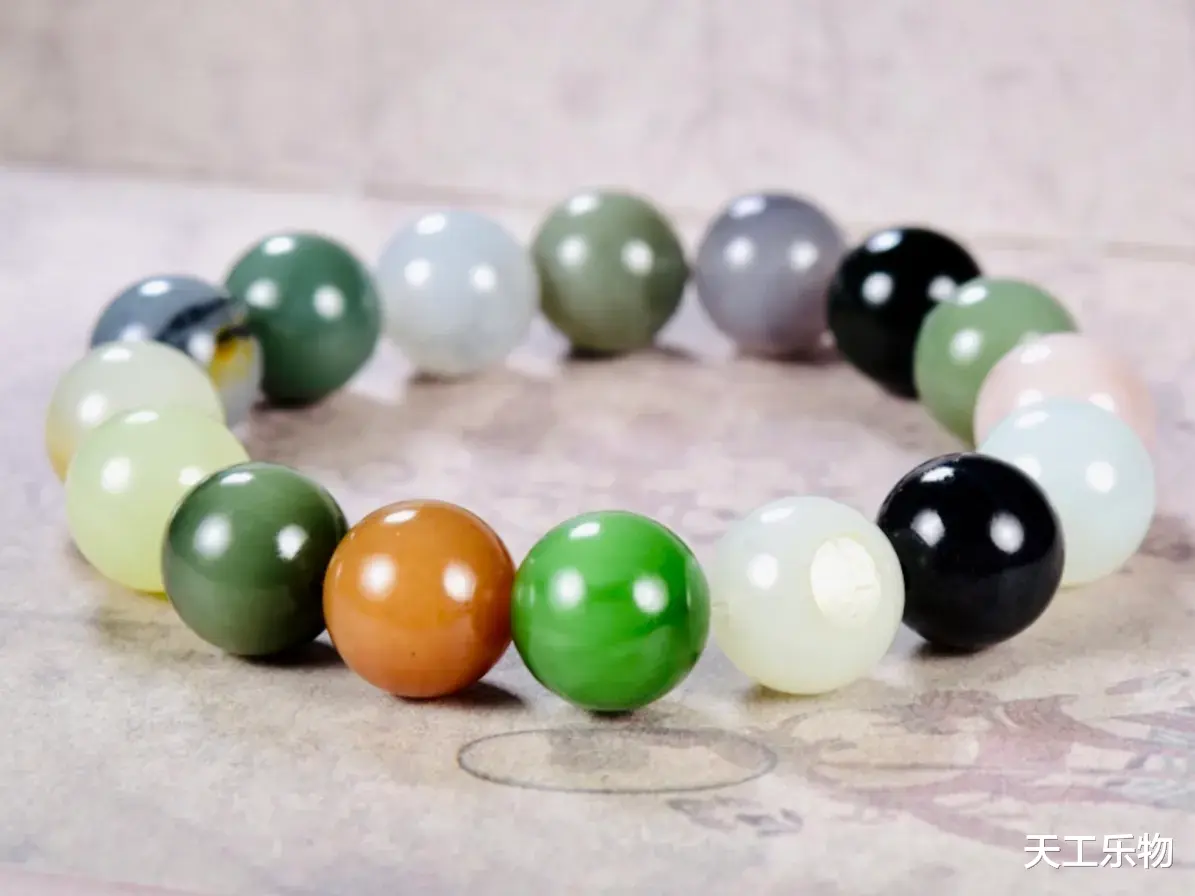 |车珠子有瘾？高端大气和田玉手串！让您一次看过瘾！