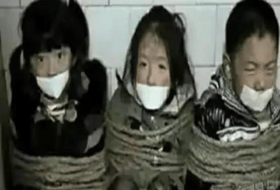 重庆人贩子彭洪菊,逃亡时被同行3500元卖给老头,被其折磨了12年