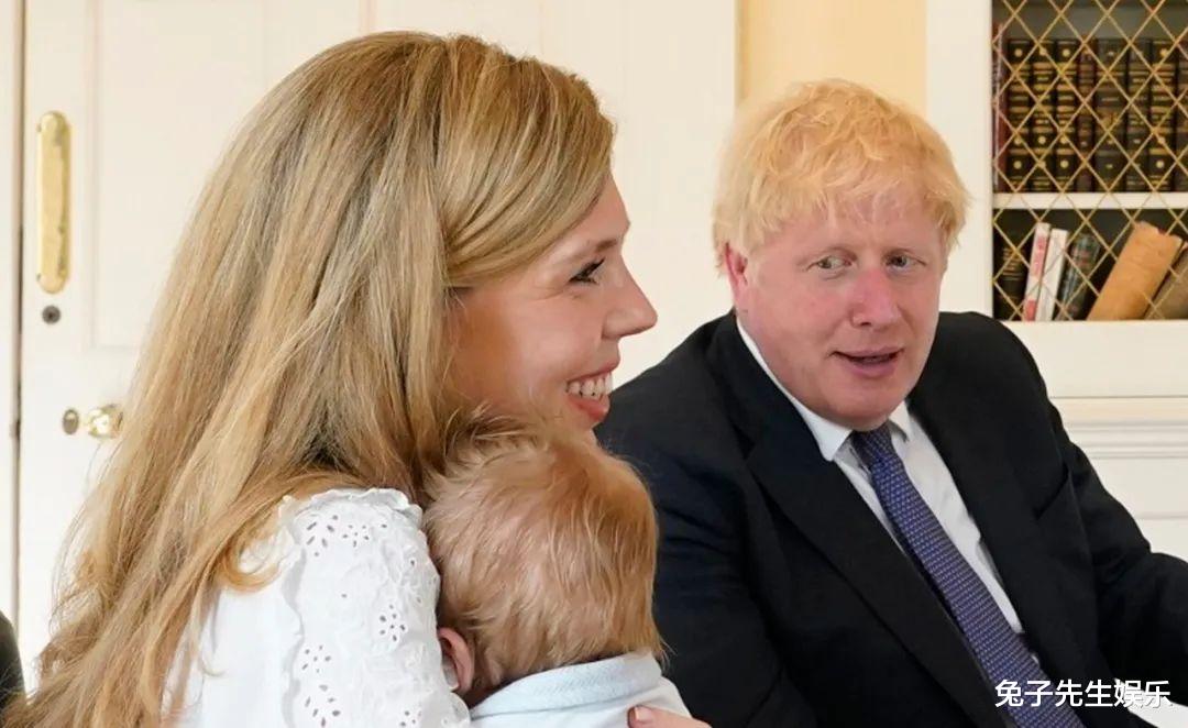 鲍里斯·约翰逊|32岁英第一夫人产后惊艳，四肢纤细身段妙，4个月儿子鸡窝头可爱