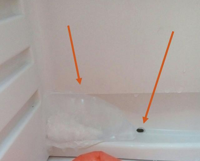 |冰箱冷藏室积水结冰怎么办?一根铁丝+一杯水,轻轻松松就能解决