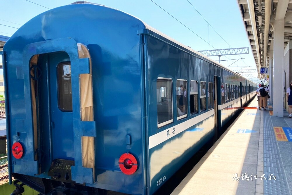 火车|蓝皮解忧号火车FEAT。蓝皮口罩，全台唯一可开窗火车，解忧海景窗！