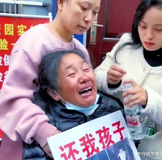 胡鑫宇失踪事件扑朔迷离？胡母怒称：天王老子也休想挡住她找儿子