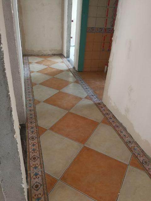 交35万让婆婆装修新房，电视背景墙整得跟墓碑一样，真是气人