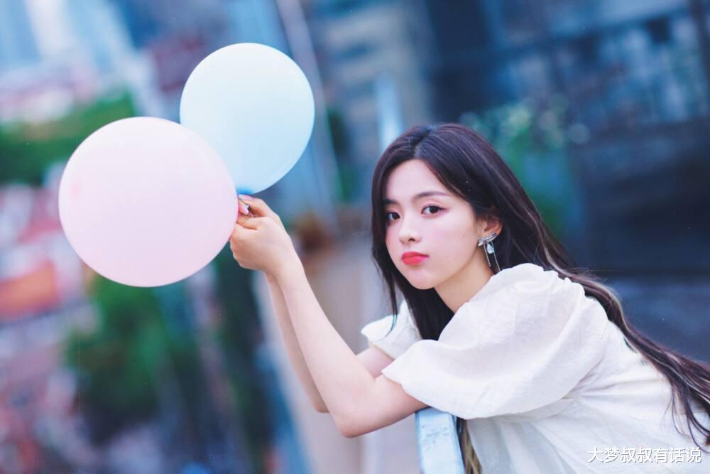 杨超越|酸民呛滤镜太重关美肌露真面目,杨超越一句话反击,融化万千粉丝