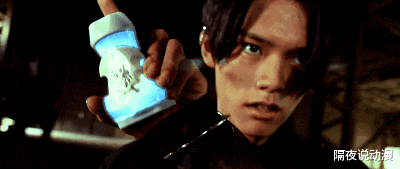 人工岛|一句“烂梗”让《假面骑士》火出圈了，“中配”为何会出洋相？