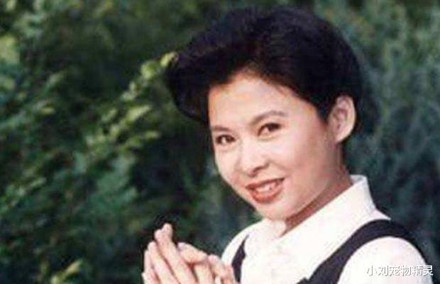 23岁爆红，13次舞台名气超毛阿敏，38岁陷“八卦”，今落如此下场