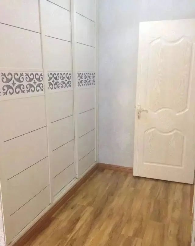 晒正在通风中的新家,格外敞亮上档次,特别满意沙发墙和餐厅吊灯