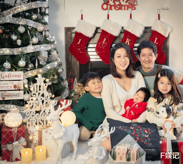 钟嘉欣|钟嘉欣坐完月子带3个子女溜冰 大女儿当好姐姐照顾弟弟