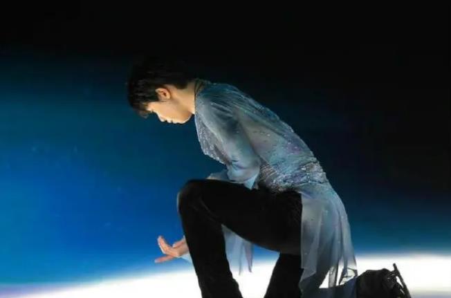 羽生结弦冰演太会选日子，恰逢ISU花滑比赛，这是要对着干吗？