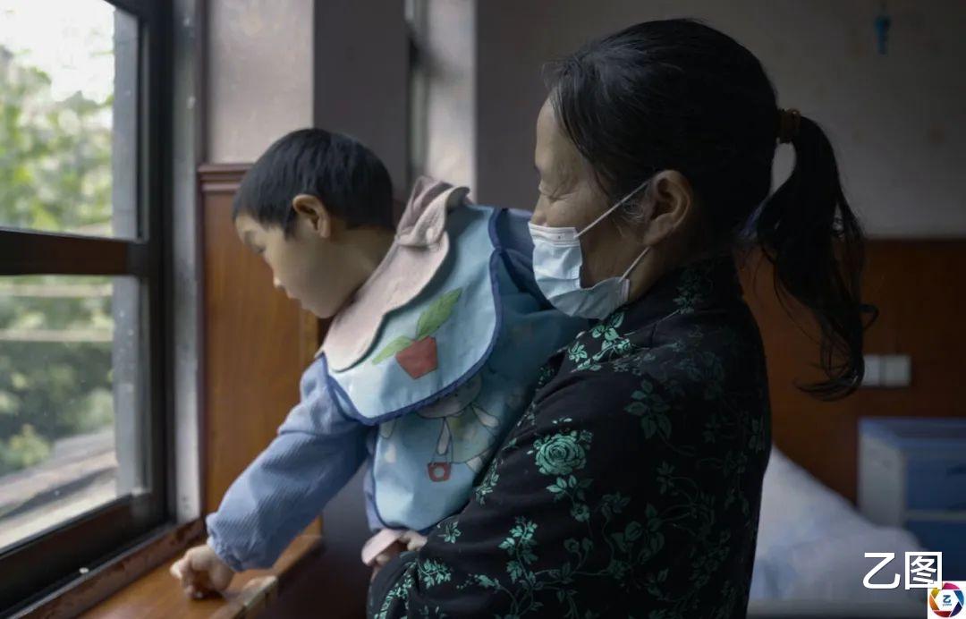 儿媳难产家人未坚持剖腹产,导致孩子缺氧患病,儿媳绝望中离家