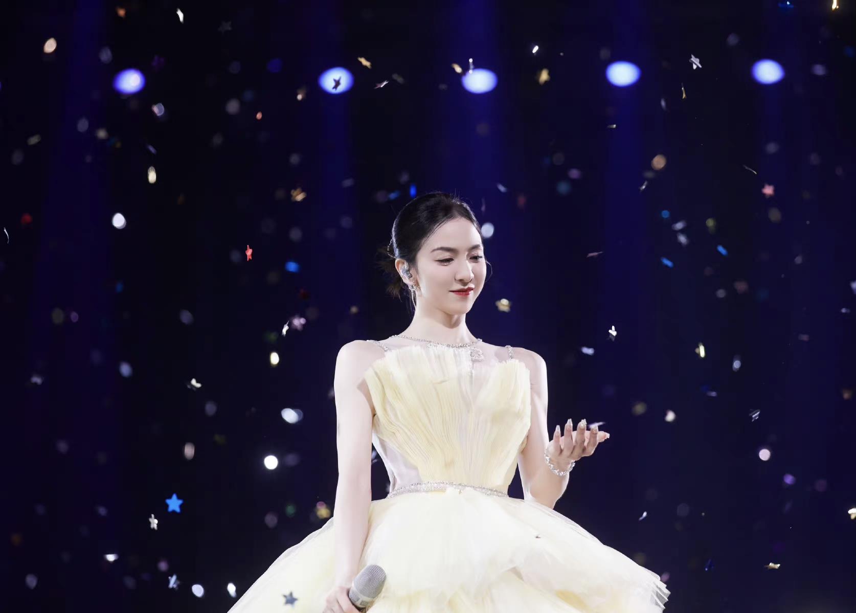 姐姐|乘风破浪成团夜，造型师审美上线，除了芭比粉其他造型原地封神