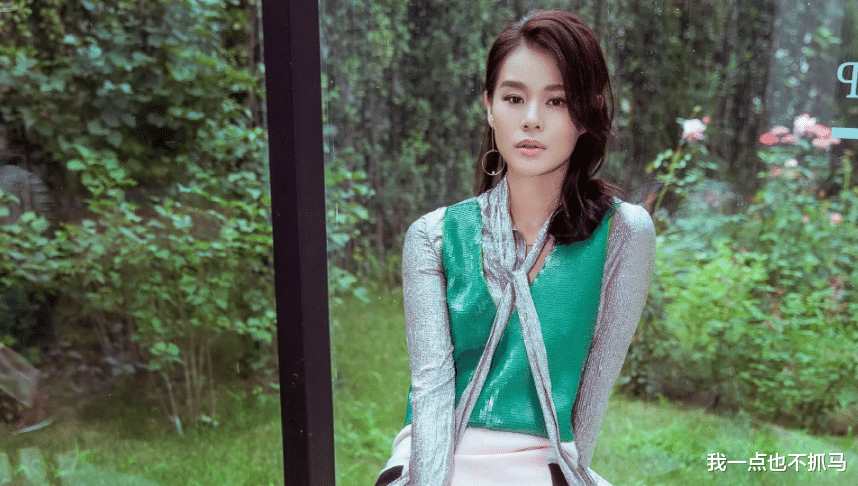 胡杏儿|被生母抛弃,出道被嘲“最丑港姐”,结婚又成“生育机器”,网友:命真硬