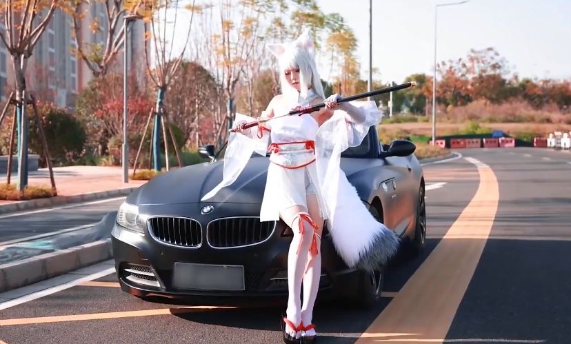 全员加速中|网红妹纸全员富婆？腐团儿长腿豪车照曝出，着白丝胡桃再喜提宝马