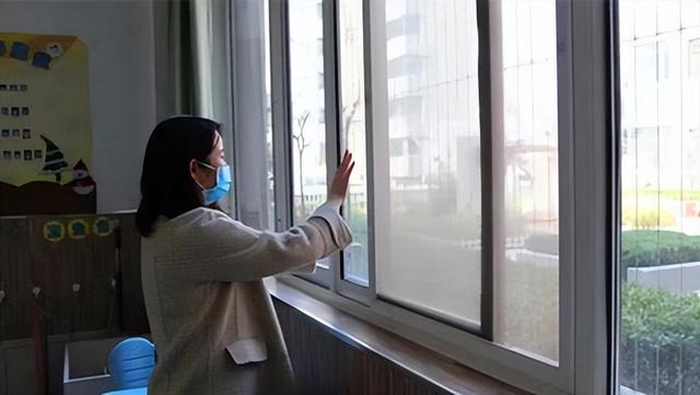 为什么你家的厨房永远“又油又腻”?答案可能和“开窗”有关!