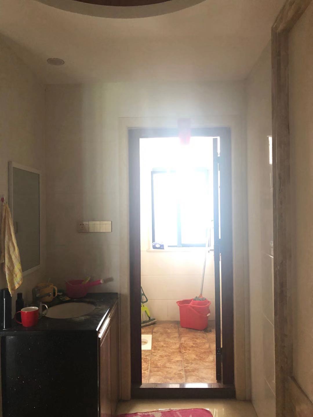 中式风的200平米大户型,装修费花了30万,朋友吐槽说不值得