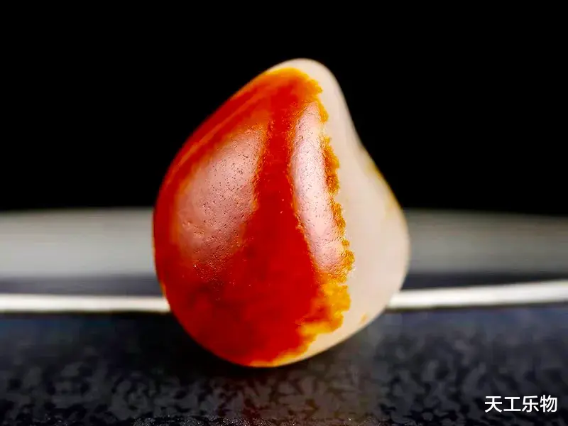 翡翠|翡翠与和田玉的短兵相接!盘点两大玉种的胜败优劣!