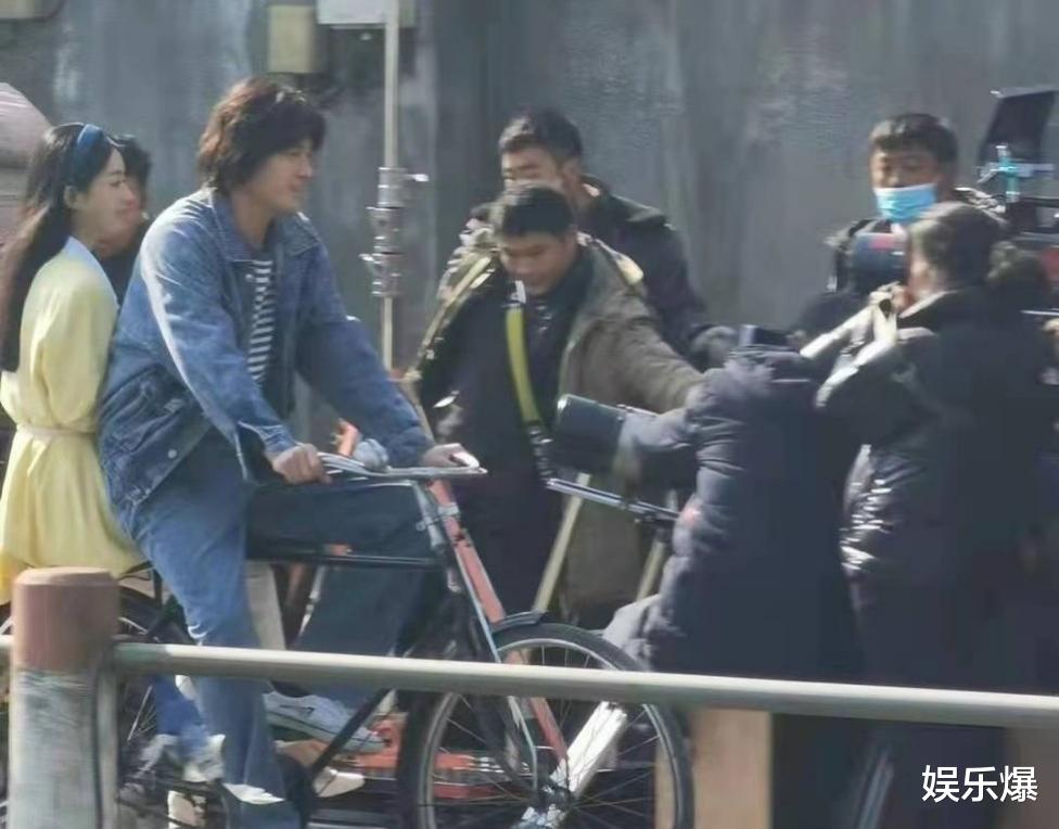 小姐姐|赵丽颖《野蛮生长》路透来了!与欧豪罕见同框,状态良好获称赞