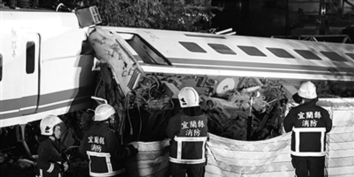 2018年台铁出轨,死伤200多人,司机自爆:没考试让开车,不赖我