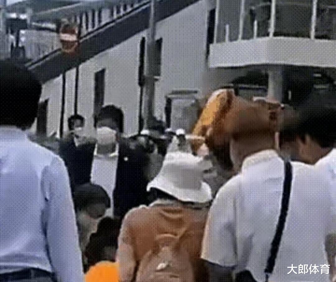 网友表示可以吃席了,一大堆博主出来洗地
