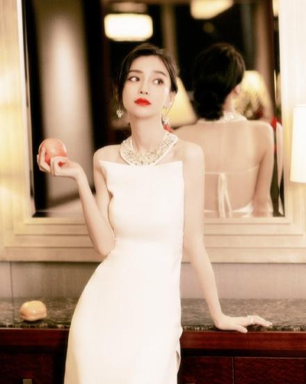 Angelababy|angelababy助理否认网传聊天记录，还在努力上班中