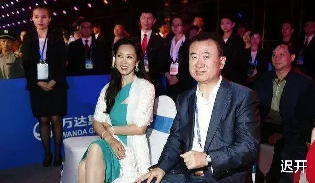 韩素希|章泽天:出门还是不自信,为配得上刘强东,专门去上礼仪培训课!