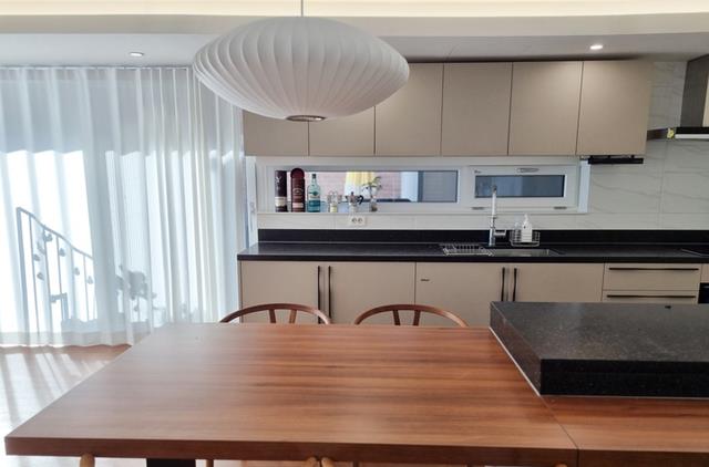 好想也拥有这样一套别墅,露台打造专属空中花园,装修温馨感满满