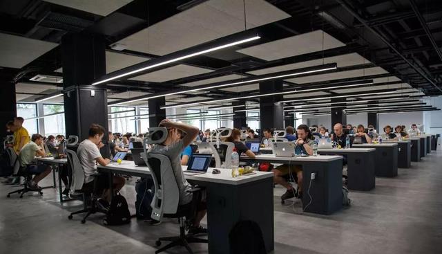 大学|读书才是扭转命运的捷径，“18岁的流水线”揭露了多少人的心酸？