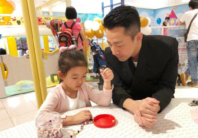 汪小菲|过分了！大S不让汪小菲见亲生儿女，却让具俊烨陪儿女玩耍培养感情