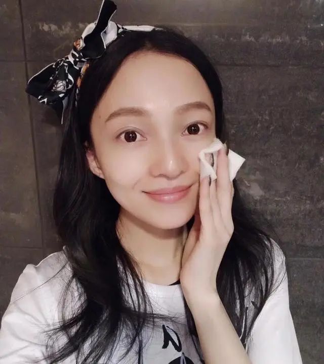 西兰花 40岁左右的女人,想提升皮肤紧致感,学会这样保养才会老得慢