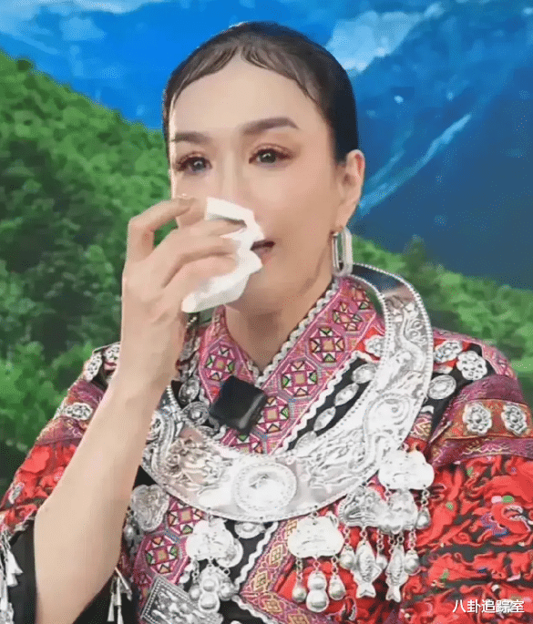 穿衣搭配 钟丽缇胎毛刘海翻车,在线求助网友:挺急的,李小璐也有同款