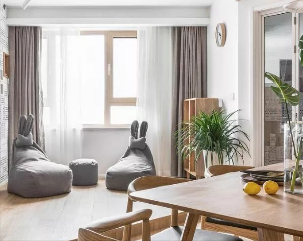 不懂装修的装修小白有福了，打通这堵墙，客厅亮堂堂