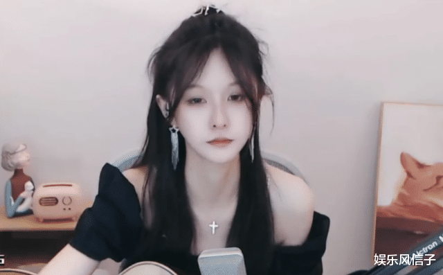 女主播|当家女主播阿冷疑似结婚，宣布合约到期后停播，网友：钱捞够了