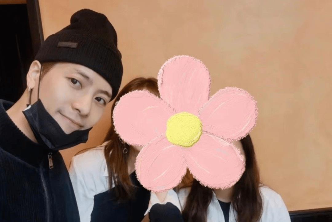 王嘉尔|王嘉尔，继成龙后，又一位在国际爆红的中国巨星！