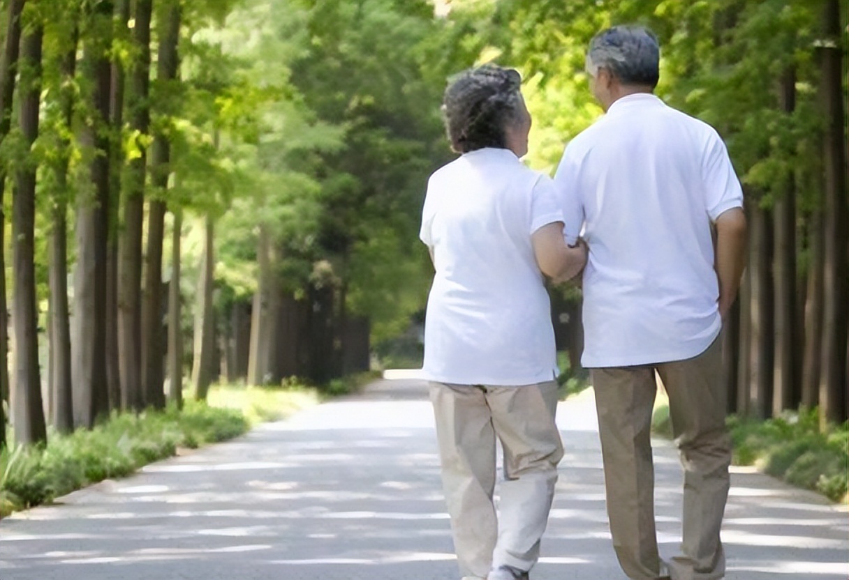 痛风|人到晚年,如果能轻松完成以下4件事,说明你在走上坡路