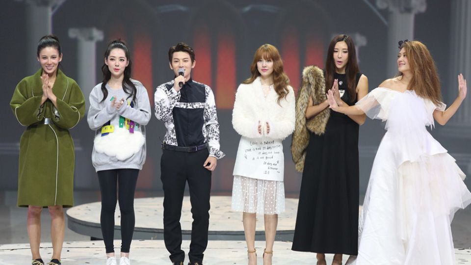 补水 僵脸丰唇尹恩惠急甩20斤消失5年复出被群嘲,她换了一只唇膏而已