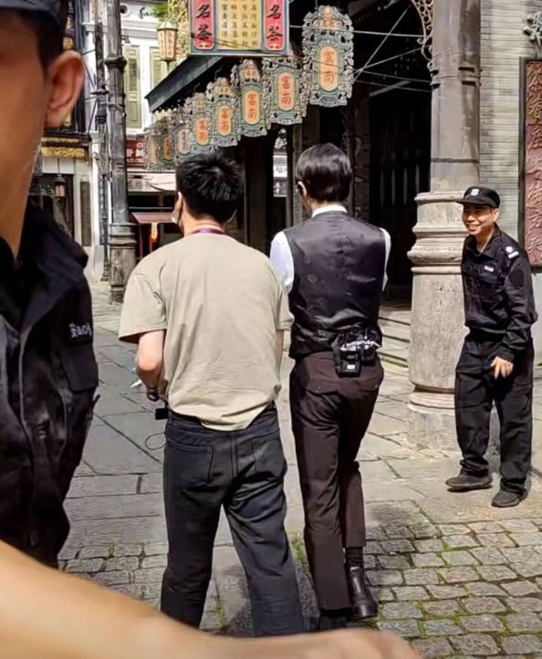 华晨宇|《萌探探探案2》路透，张一山面部发腮，华晨宇宛如民国贵公子