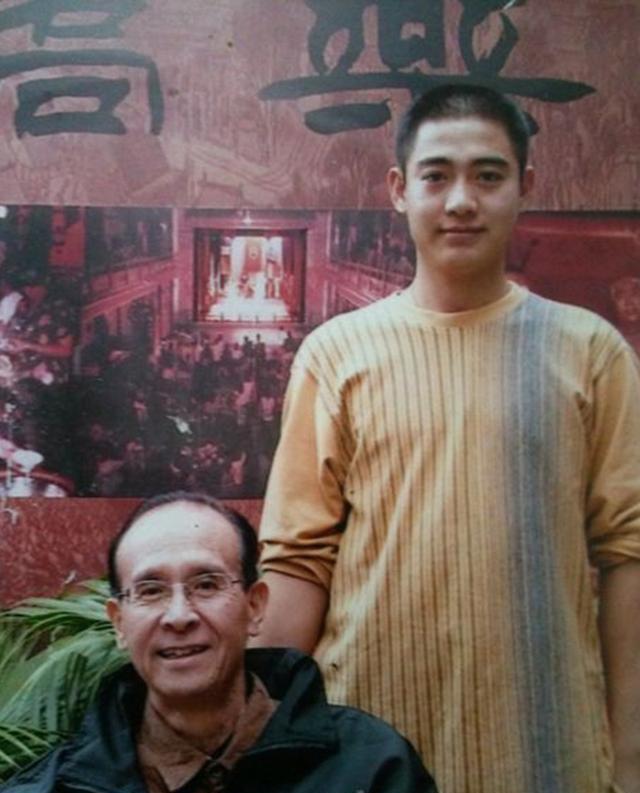 德云社|德云社孔云龙深夜发文,章九徕评论区留言引热议,你俩胆真大