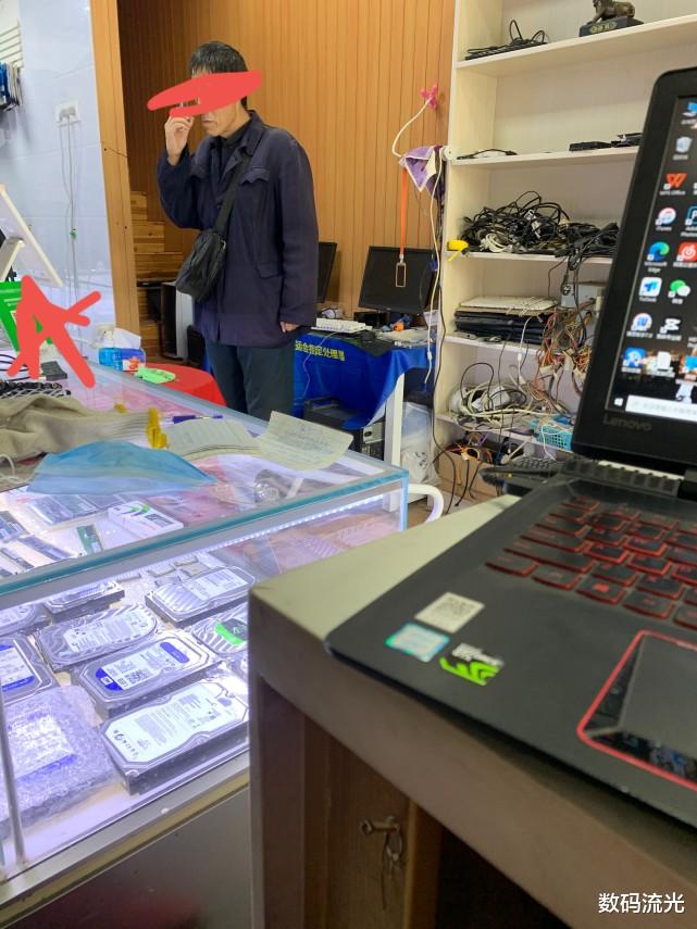 |大叔手機(jī)壞了，修好我沒有收錢被誤會(huì)，大叔：你對(duì)肯定動(dòng)了手腳！