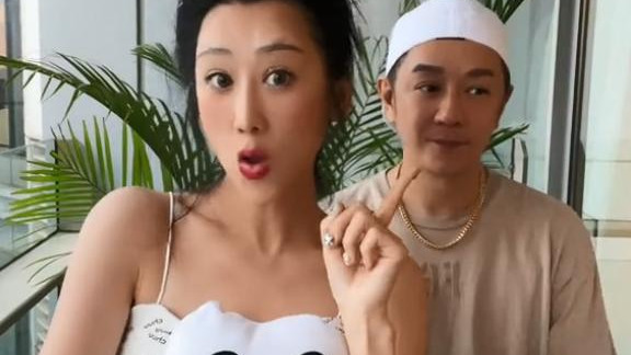 蒋丽莎|婚变传闻8天后，蒋丽莎在机场摔倒，陈浩民却站在旁边无动于衷