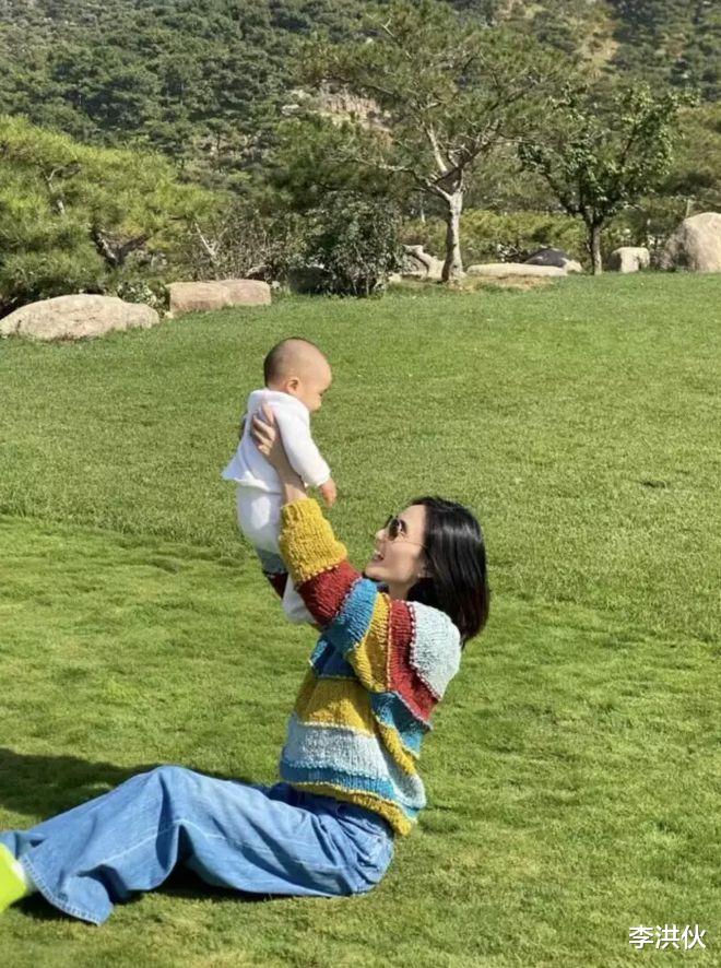 李亚鹏|李亚鹏离开“传奇”,才过上正常人的生活?海哈金喜晒温馨全家福