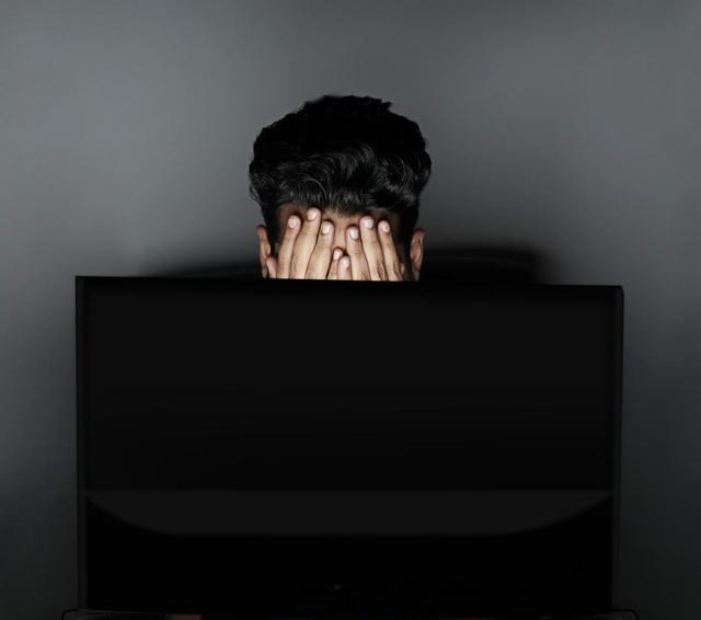 知乎|知乎10万高赞:“月薪2万,单休,每天工作12小时,你愿意吗?”